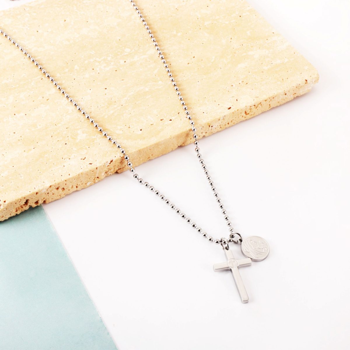 Náhrdelník LORENIA z chirurgickej ocele a s príveskom kríža