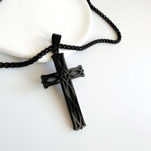 Pánsky čierny náhrdelník ILO z chirurgickej ocele s príveskom kríža SINARI
