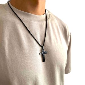 Pánsky čierny náhrdelník ILO z chirurgickej ocele s príveskom kríža SINARI 3