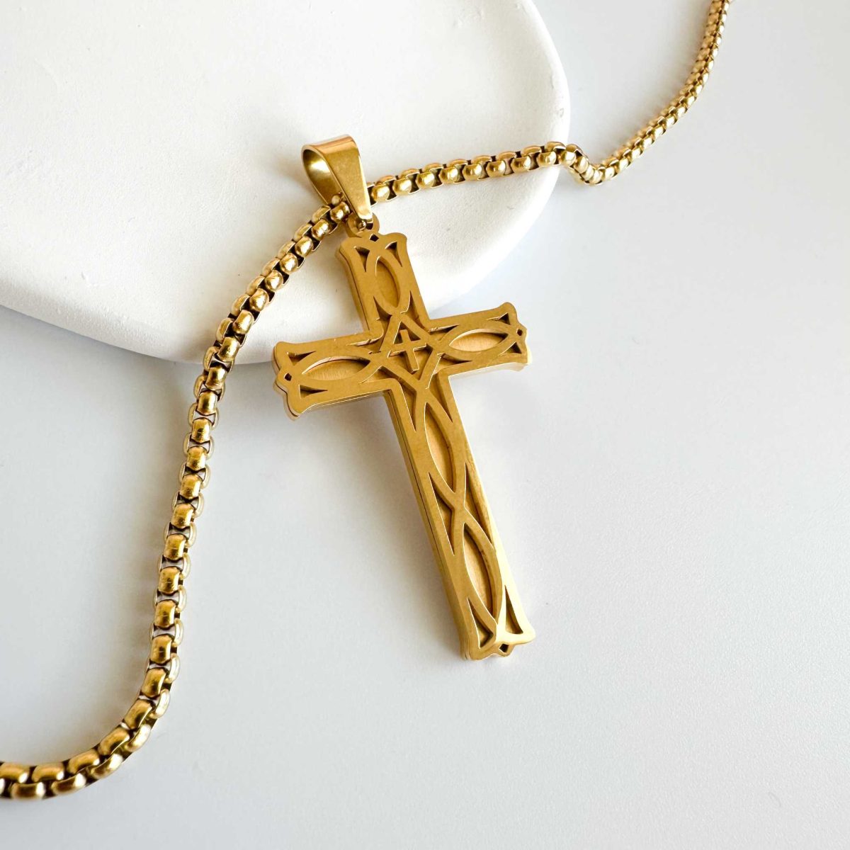 Pánsky pozlátený náhrdelník SETH z chirurgickej ocele s príveskom kríža SINARI