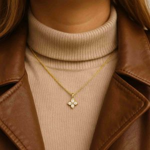 Pozlátený náhrdelník LAVI s príveskom kvetu zo syntetických diamantov SINARI 8
