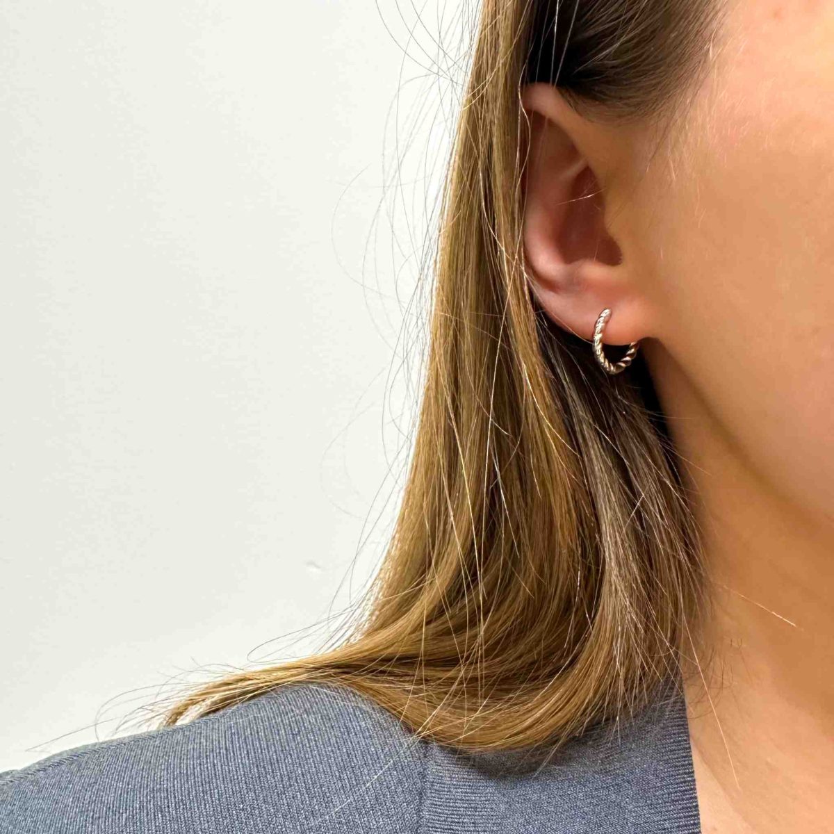 Strieborné náušnice ZINA s prepleteným vzorom SINARI